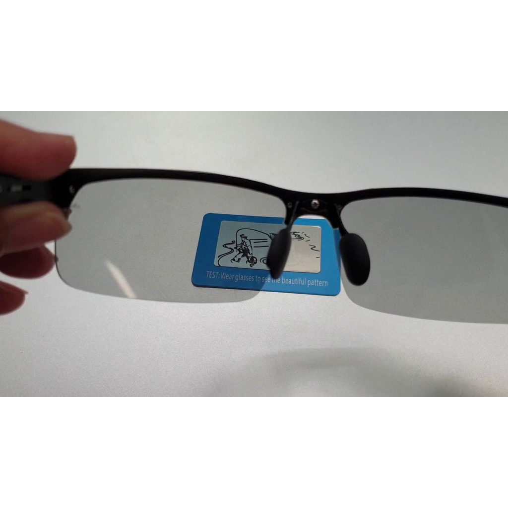 Tấm test tròng kính phân cực polarized
