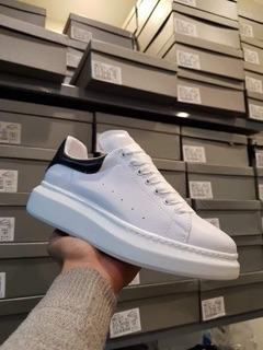 Mcqueen 1:1 gót đen