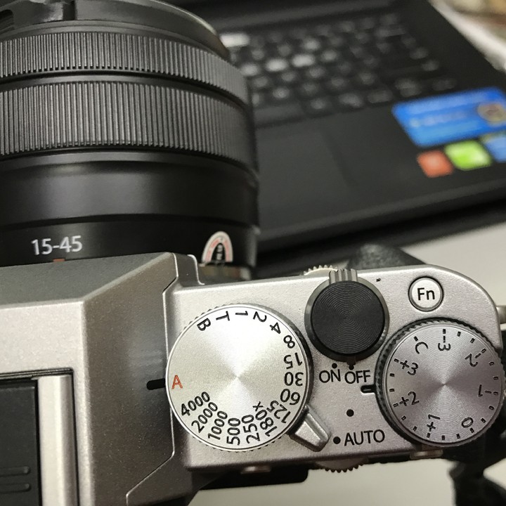 Nút bấm Fujifilm mẫu bằng (chọn màu) - Hàng nhập khẩu