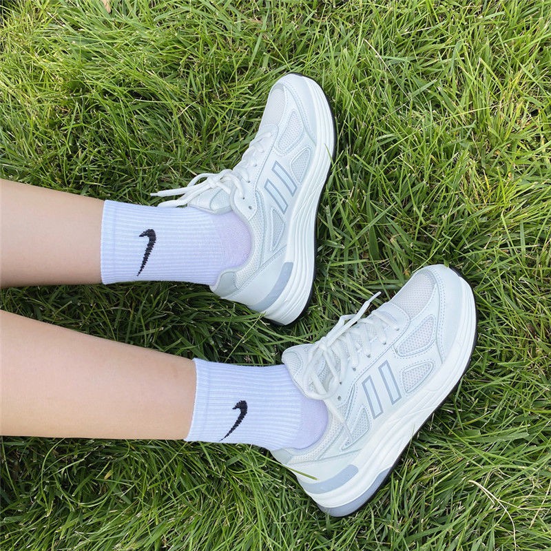 Giày thể thao chạy bộ phối lưới thoáng khí màu trắng phong cách retro thời trang mùa hè mới năng động cho nữ