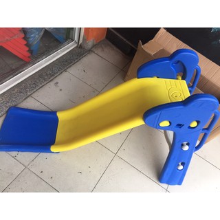 Cầu trượt cho bé giá rẻ, chất liệu nhựa tốt, bé chơi được từ 1 đến 3 tuổi