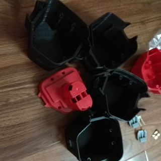 Vỏ hộp makita 12v tự chế đáy dưới lắp 9 pin 18650 3s3p