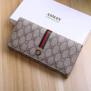 Ví cầm tay siêu sang