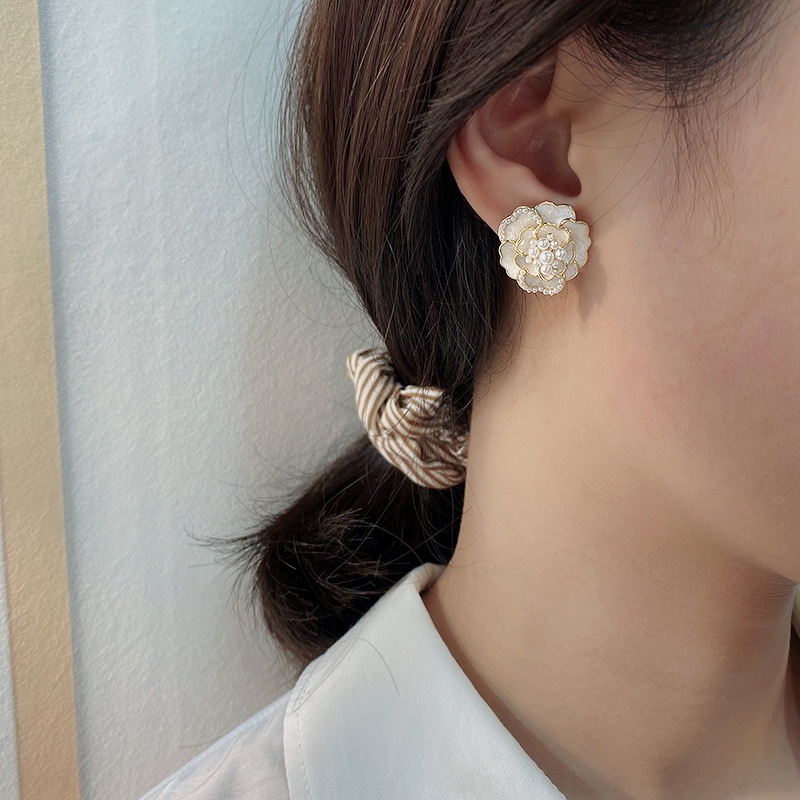 Bông Tai S925 Hình Hoa Trà Đen Đính Ngọc Trai Giả Phong Cách Cổ Điển Cho Nữ