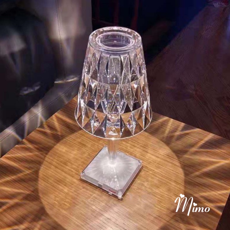 Đèn trang trí phòng ngủ để bàn trong suốt với 3 chế độ ánh sáng lung linh phong cách tân cổ điển