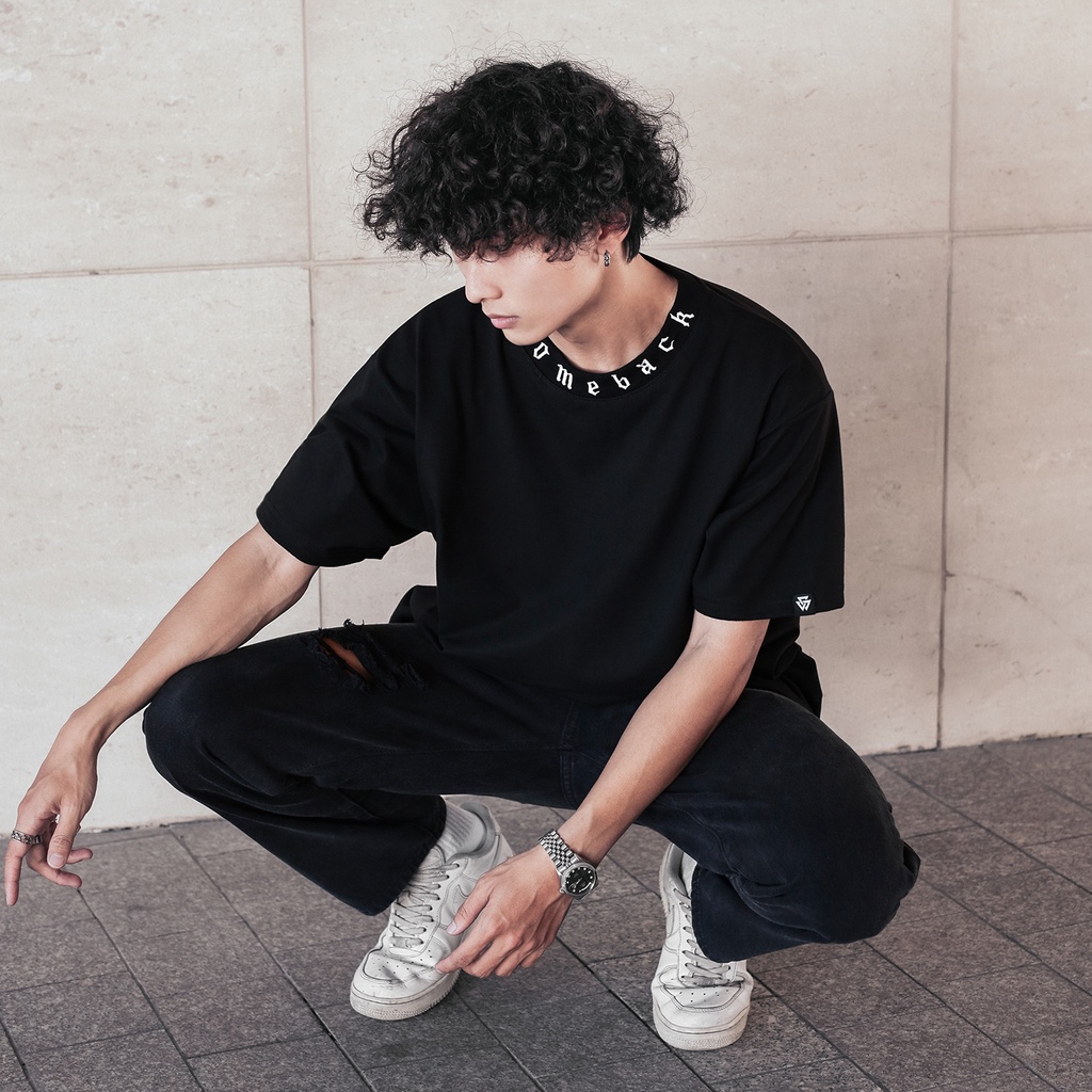Áo Thun Đen Trơn Viền Cổ Thêu Chữ Comeback Màu Đen Chất Liệu 100% Cotton Form Rộng Thoải Mái Unisex