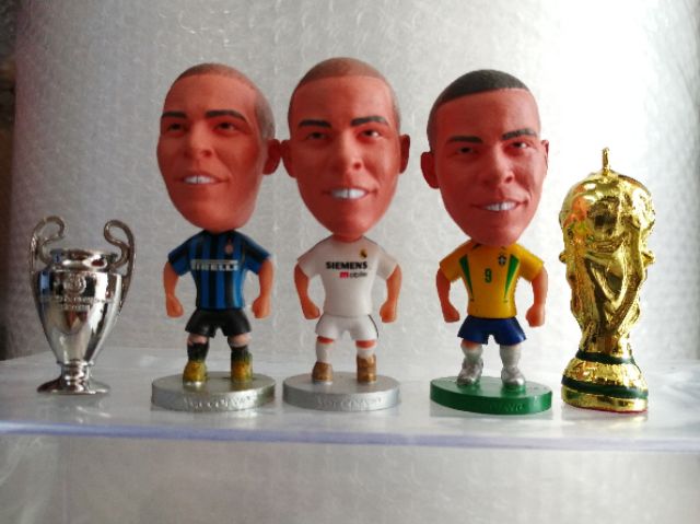 Tượng cầu thủ bóng đá Ronaldo Lima - rô béo