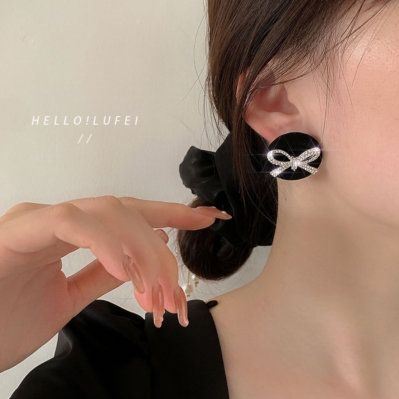 MOCHASHUBông tai dáng dài mặt hình bướm màu đen phong cách Hàn Quốc retro