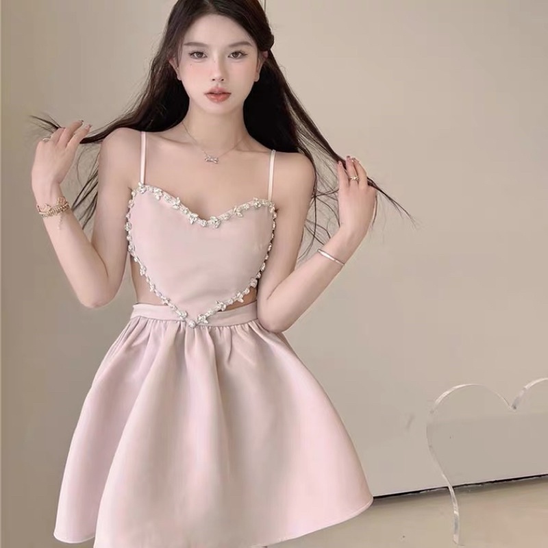 Váy 2 dây khoét eo trái tym