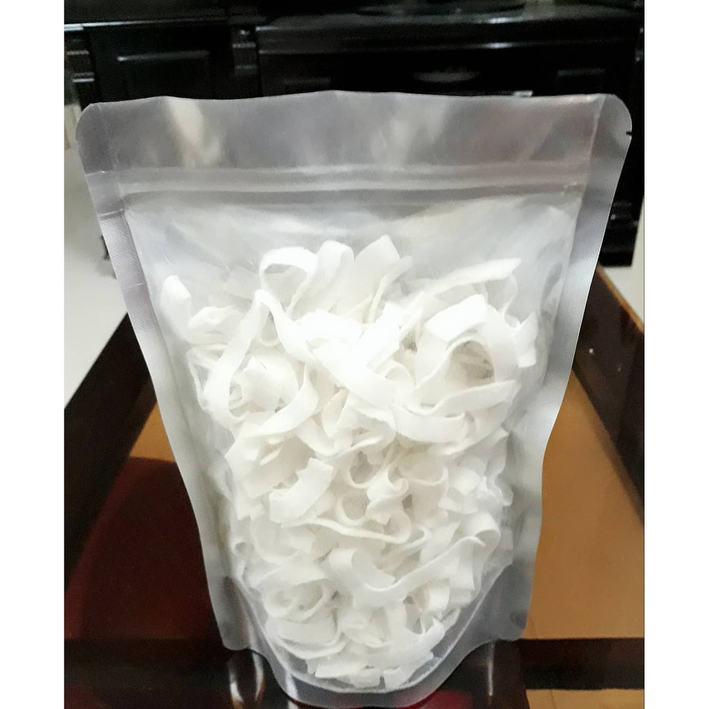 Mứt dừa non nạo sợi hương vị truyền thống cổ truyền . Nhận đặt hàng theo yêu cầu. Giá 125k/bịch 500/gr. 250k/