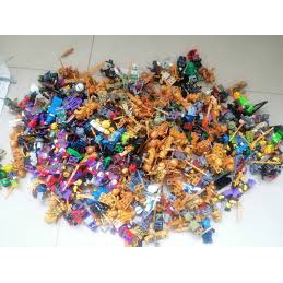 Random mhân vật lego kèm 2 vũ khí
