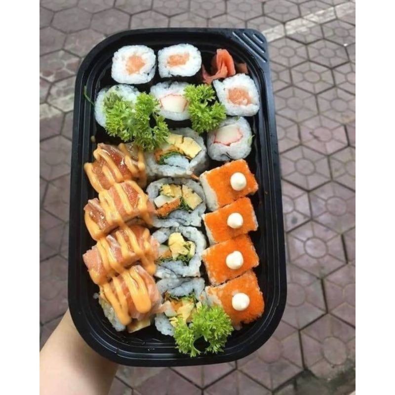 khay nhựa đen đựng thức ăn dùng 1 lần có lắp