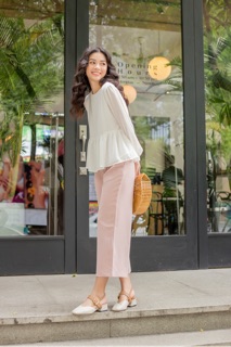 Quần Hồng ceci cela