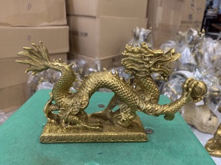 Tượng Rồng cầm Ngọc các cỡ bằng đồng vật phẩm phong thuỷ trưng bày trang trí quà tặng