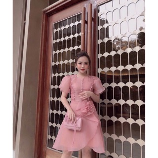 Váy thiết kế hồng đính hoa