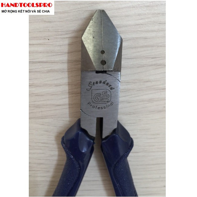 Kìm cắt điện tử miệng vát cán xanh 6″ STANDARD