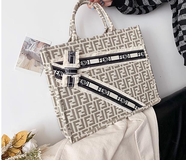 Túi Xách Nữ FENDI Vải Canvas Phối Nơ Xinh Xắn