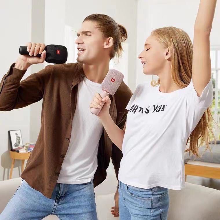 Micro Karaoke KMC500 Kiêm Loa Bluetooth Kiểu Dáng Đẹp Âm Thanh Ấn Tượng Nhỏ Gọn Tích Hợp Pin Sạc.