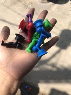 Giá đỡ hít điện thoại hình người