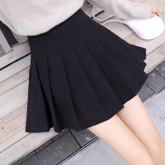 Chân váy xếp ly dáng tennis có quần bảo hộ trong chất đẹp tỷ mỉ.