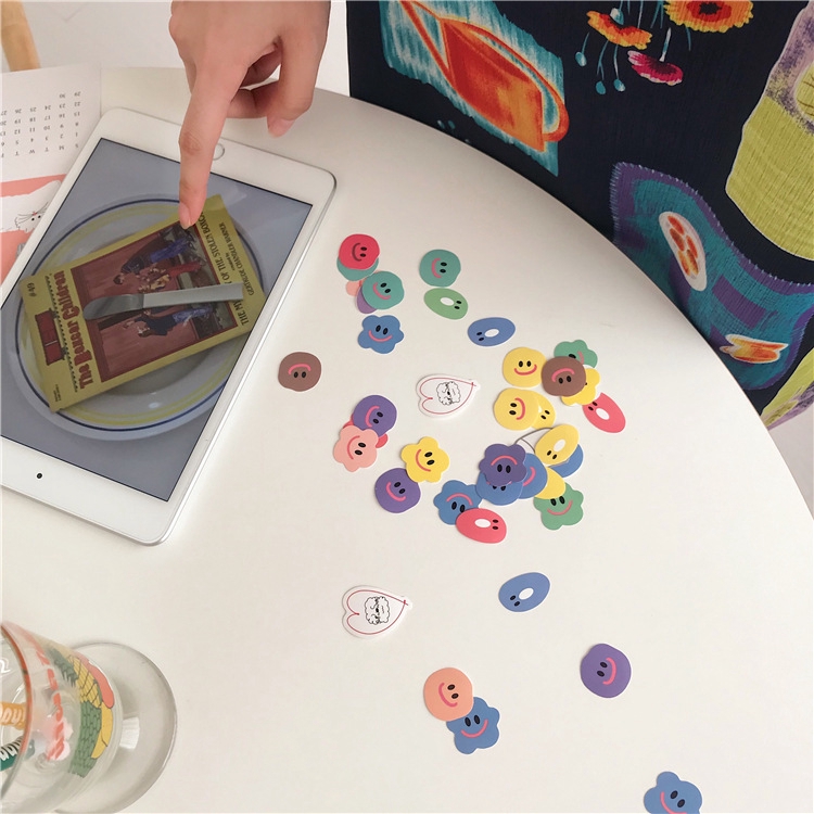 Set 110 miếng dán trang trí cỡ nhỏ hình mặt cười đáng yêu | BigBuy360 - bigbuy360.vn