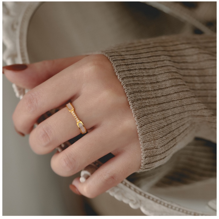 Nhẫn Thép Titan Mạ Vàng 18k Đính Đá Zircon Sang Trọng Phong Cách Hàn Quốc Cho Cặp Đôi