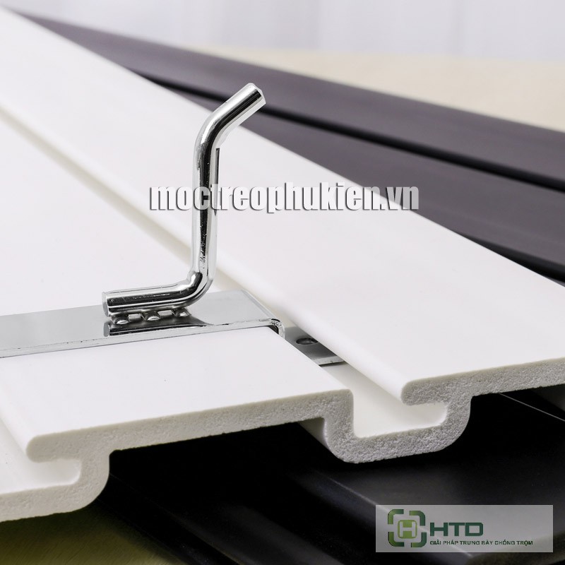 Tấm rãnh nhựa PVC cài móc treo hàng trưng bày