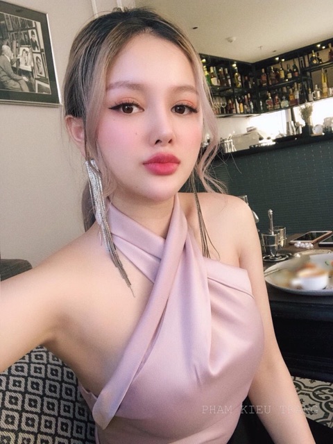 [Mã FAMAYWA giảm 10K đơn 50K] Áo Lụa Cổ Yếm | BigBuy360 - bigbuy360.vn