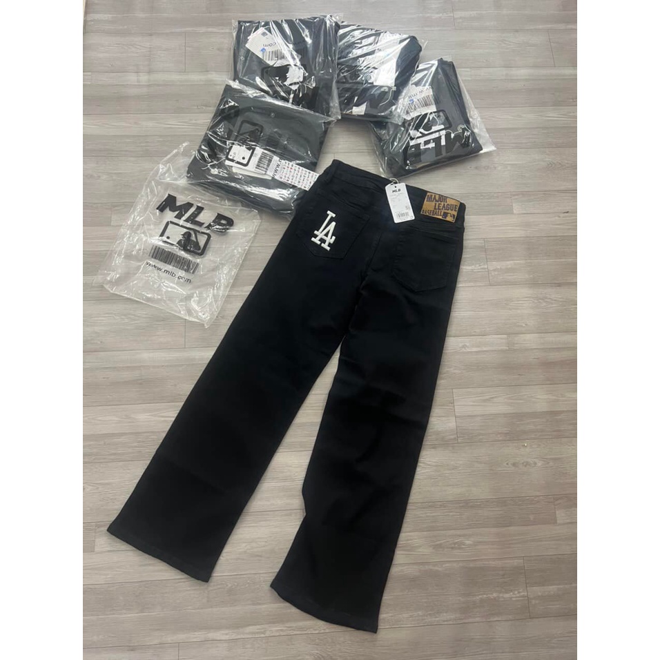 Quần jeans suông màu đen thêu chữ L-A - hàng dư xịn