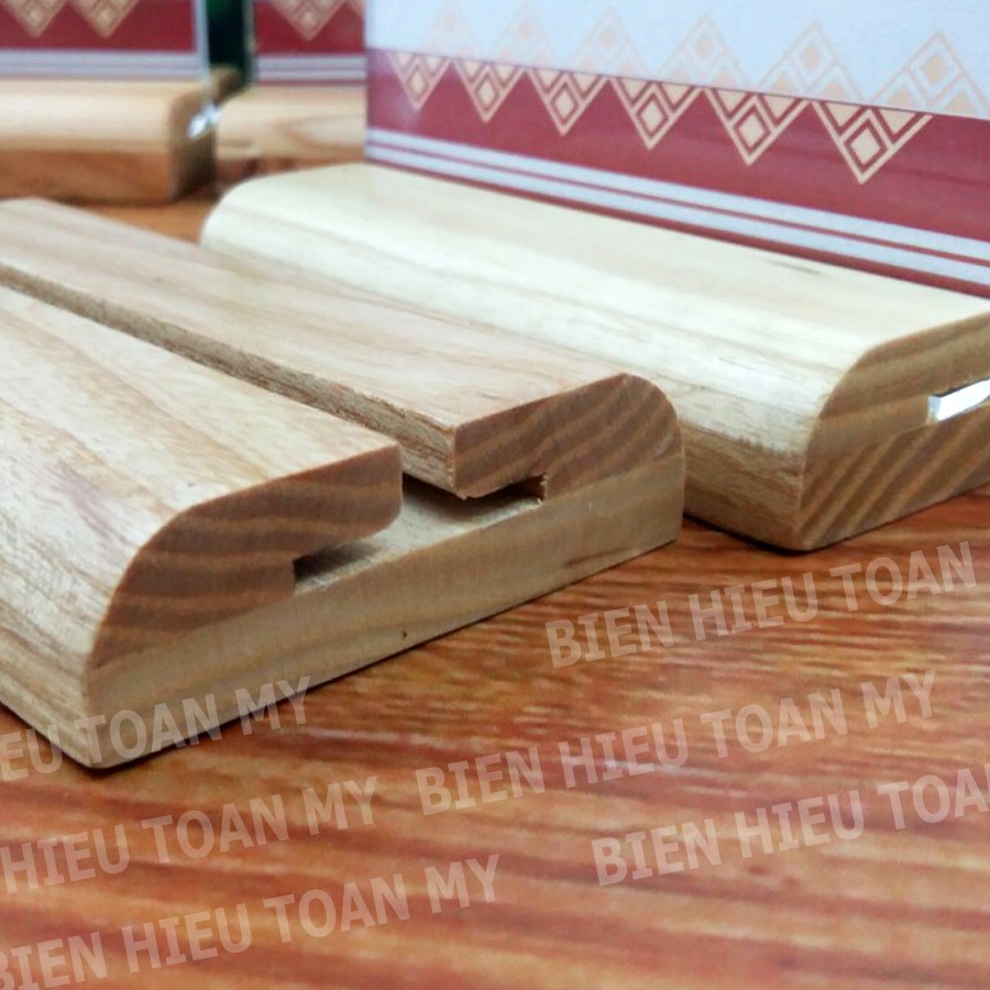 Kệ mica để bàn - Standee để bàn bằng mica + đế gỗ (KT 10cm x 19cm)