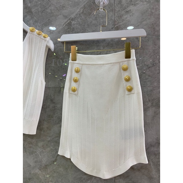 Set trang phục len nữ gồm áo croptop lệch vai và chân váy dáng ôm thương hiệu Balmain cao cấp