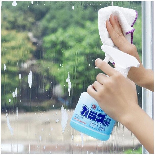 Chai xịt vệ sinh kính 300ml Rocket Nhật Bản