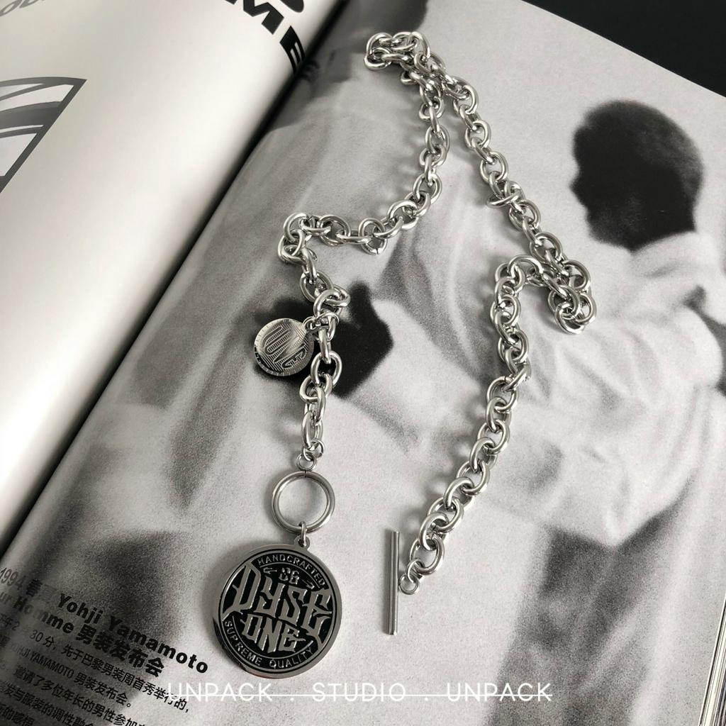 Dây Chuyền Mặt Tròn Khắc Chữ Bằng Thép 22319