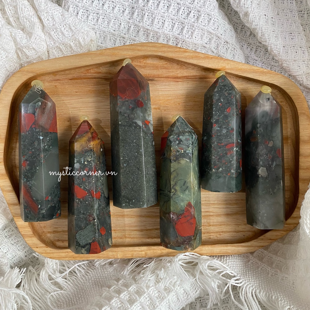 Trụ đá Bloodstone (huyết ngọc) dùng trong năng lượng, reiki, Tarot, phong thủy