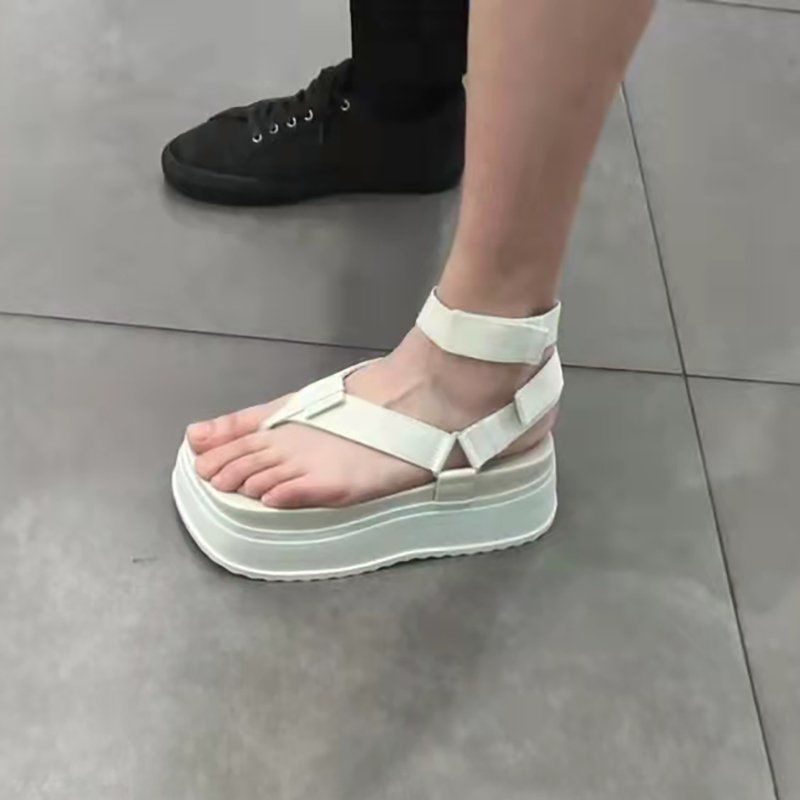 Giày Sandal Mùa Xuân Dày Dặn Tăng Chiều Cao Phong Cách Mới Cho Nữ