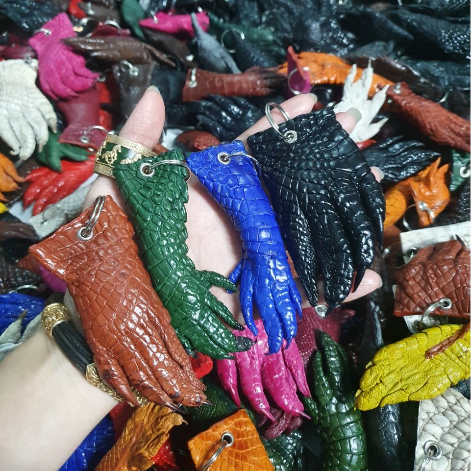 Móc Khóa Bàn Chân Cá Sấu