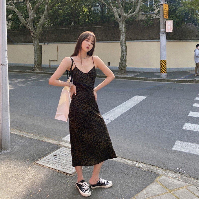 Đầm Dài Hai Dây Cổ Chữ V Họa Tiết Da Báo Thời Trang Mùa Hè Quyến Rũ