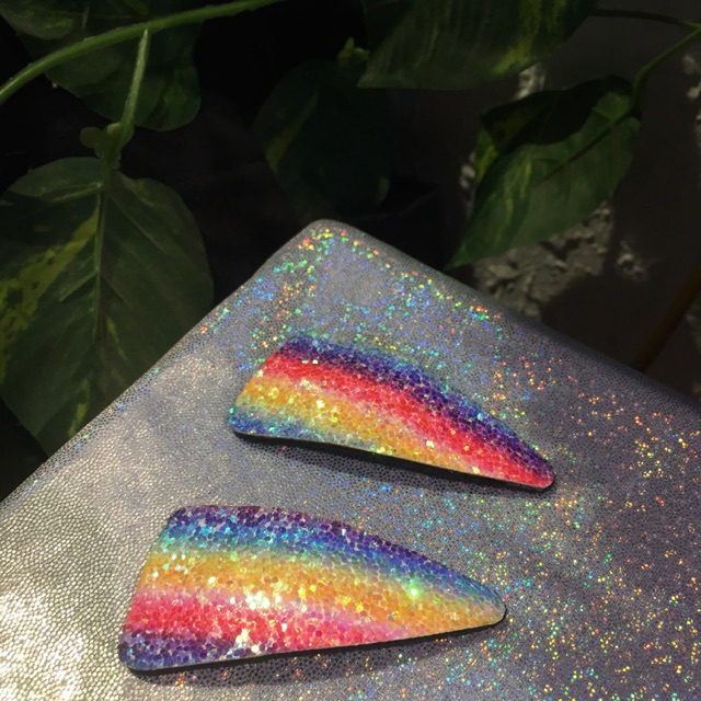 Cặp tóc sắc màu