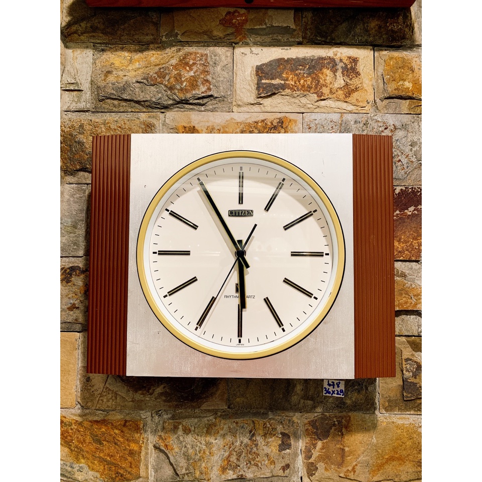 Đồng hồ treo tường Citizen viền nâu vintage đậm chất Nhật