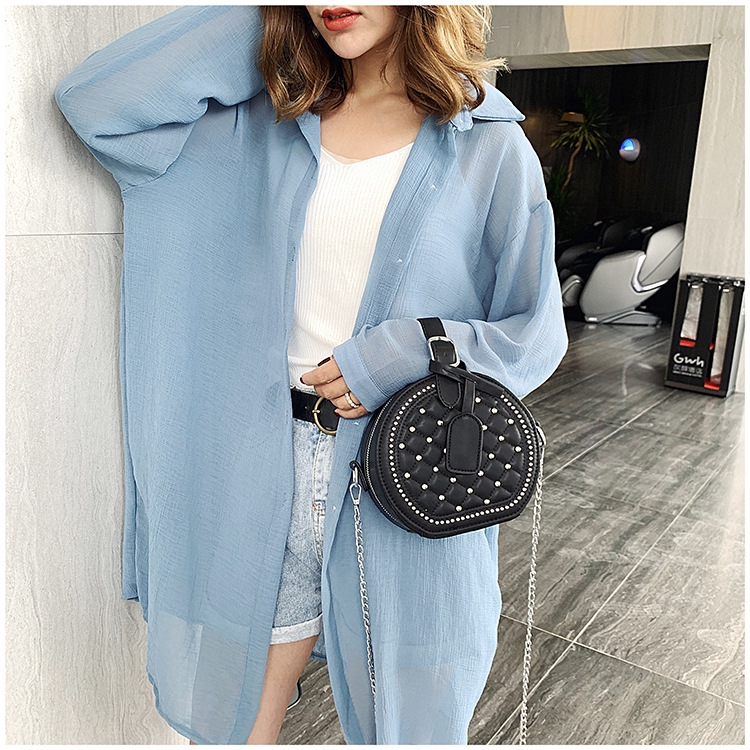 Túi đeo chéo IELGY kiểu dáng tròn đính đinh tán cá tính thời trang dành cho nữ