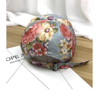Retro style cap for both men and women