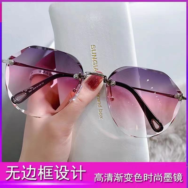 Kính Mát Chống Tia Cực Tím Thời Trang