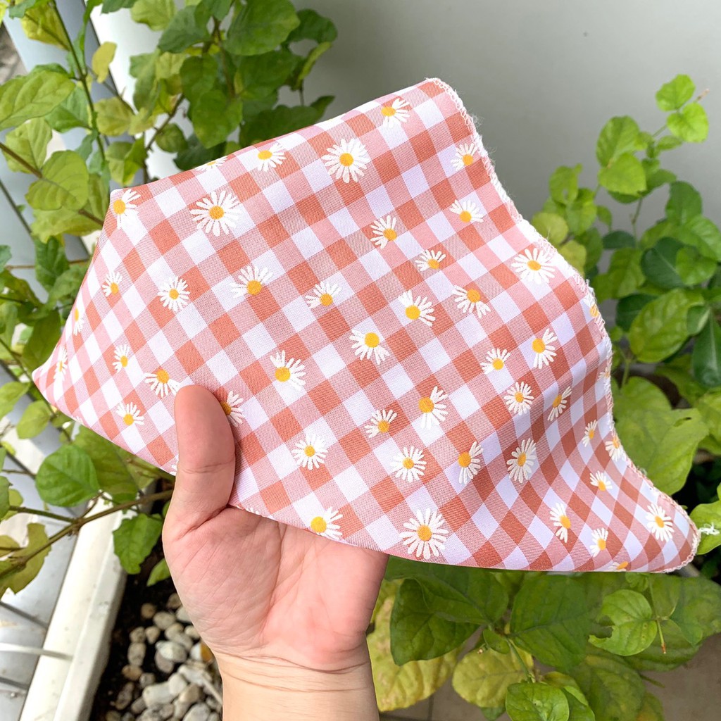 Khăn bandana đội đầu caro hoa cúc