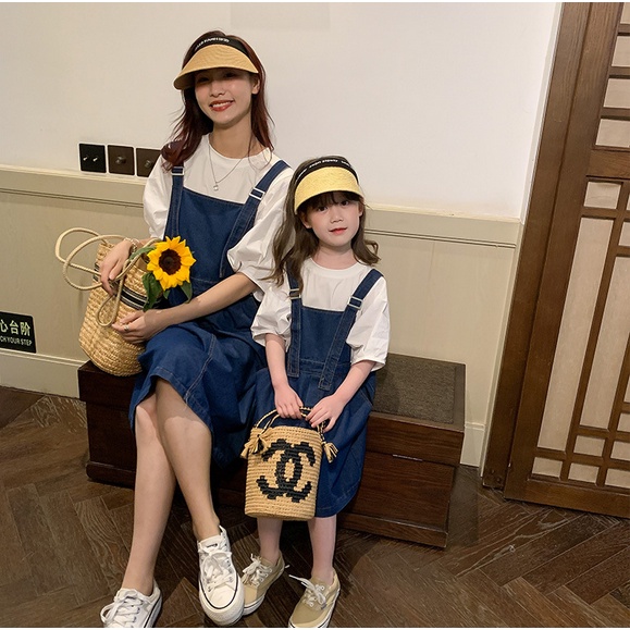 Set Áo Sơ Mi + Váy Yếm Jean Thời Trang Hàn Quốc Cho Mẹ Và Bé