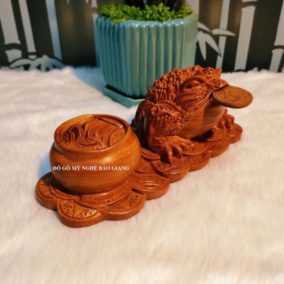 Tượng con cóc trấn chum vàng gỗ hương