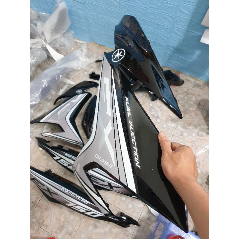 Dàn áo exciter 150 Đen Trắng