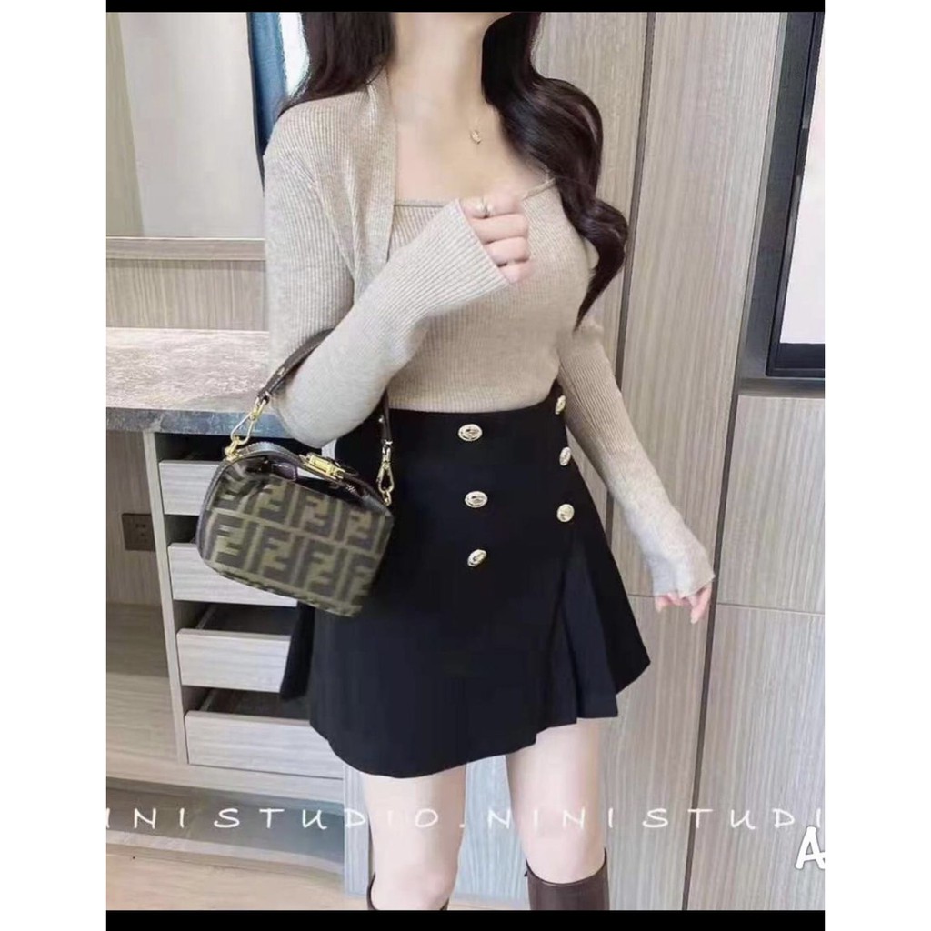Chân váy ngắn chữ A vạt chéo xếp ly 3 khuy lưng cao 2 màu trắng, đen sz S,M | BigBuy360 - bigbuy360.vn