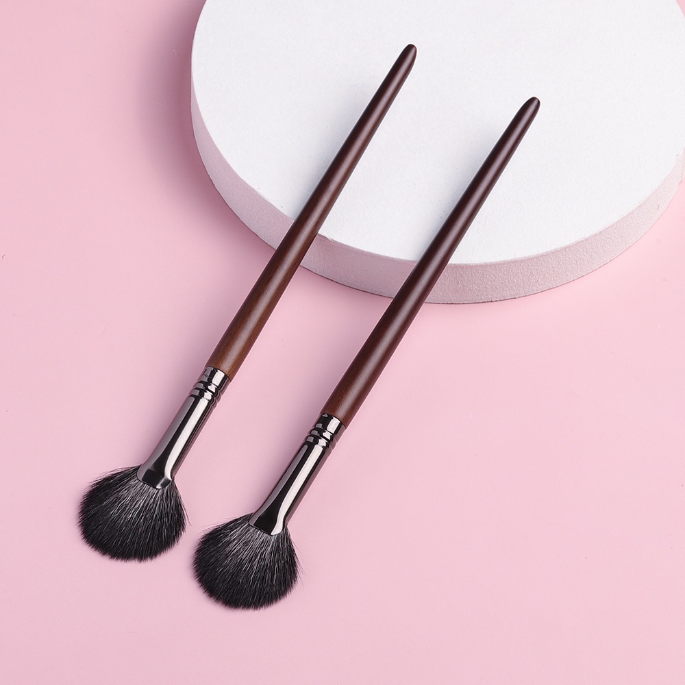 Cọ trang điểm OVW N42 hình quạt bắt sáng