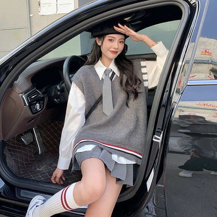 Three-piece suit / single Spring and Autumn vintage chic knitted vest sweater female designer shirt high waist pleated skirt