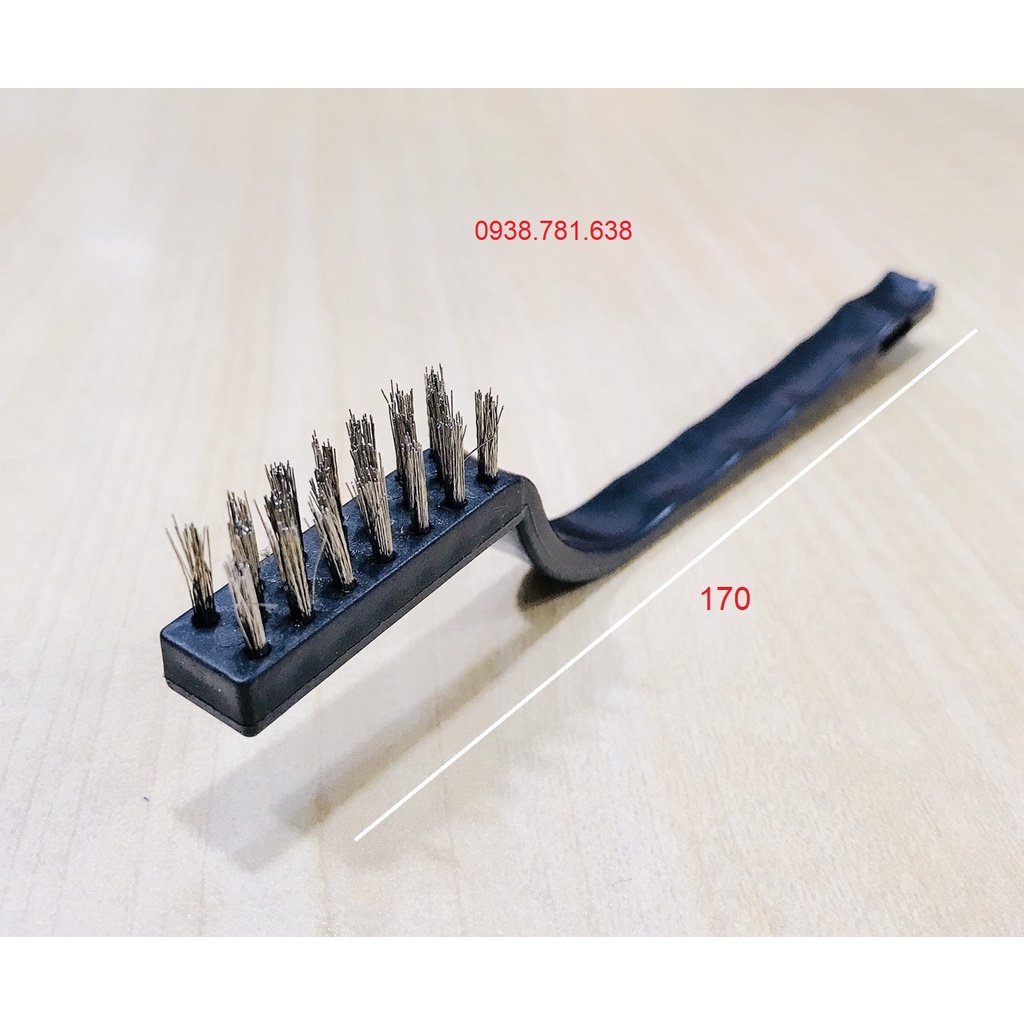 Bàn Chải Cán Nhựa Cong Nhỏ Inox